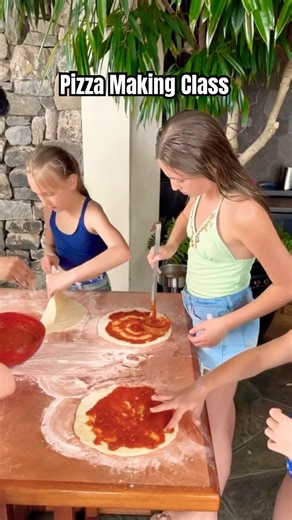 They Made Their Own Pizzas 🍕😛 #lifeaswegomez #familyfun #vacayvibes