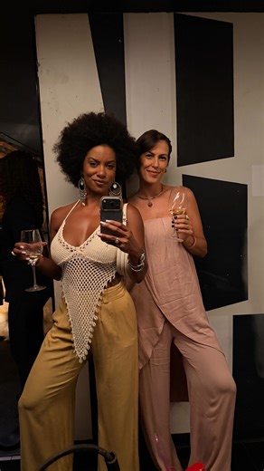 Ivi Pizzott | Sempre tem aquela amiga, né?! 😅 . #amigas | Instagram