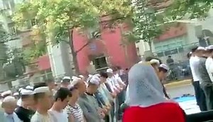 Eid Gebet in China ❤️ Möge Allah den Muslimen in China helfen gegen die Diskrimierungen gegenüber Muslime ☝🏽 Möge Allah es Ihnen leicht machen ihre Religion frei leben zu können.Amin #China | Islam Mein Leben