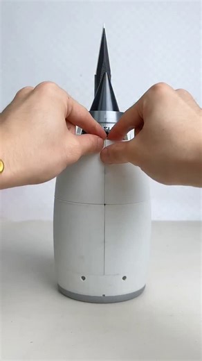 𝗧𝗲𝗰𝗵𝗻𝗼𝗹𝗼𝗴𝘆 | 𝗜𝗻𝗻𝗼𝘃𝗮𝘁𝗶𝗼𝗻| 𝗚𝗮𝗱𝗴𝗲𝘁𝘀 on Instagram: "This is Turbojet Engine Model #tech"