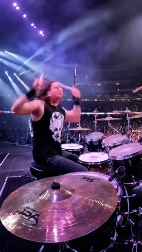 🤟#magician "Make a heavy metal" drammer smashing dram in stadiu".