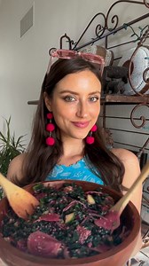 It’s giving 90’s but with better salads. Creamy Vegan Raspberry Vinaigrette 💓 This is one of my ✨favorite✨ salad dressings I’ve made (with the help of Barbie of course) I’d say it’s the perfect summer dressing and is SO delicious in Barbie’s Salad. FULL RECIPE ON MY BLOG! Justinecooksvegan.com or via the link in my bio & stories 💗 enjoy! #veganrecipes #healthyrecipes #easyrecipe #saladdressing #raspberryvinaigrette #plantbasedrecipes #dairyfree #dairyfreerecipes #cleaneating #veganfoodshare #b