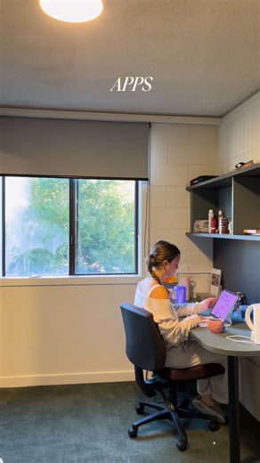 Rebecca Rose on Instagram: "Thought I’d share some study apps that you make not have heard of which are super helpful! Here are the ones that genuinely help me stay organised and productive: Tweek for planning → Syncs with Google Calendar so you can see your whole week at a glance. Stops you getting blindsided by deadlines because you can actually spot heavy weeks in advance. Flipd for focus → Focus timer with lofi music and study rooms. Takes the guesswork out of how long to study for and knowi