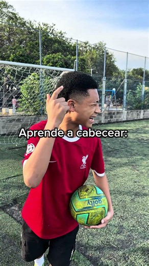 Tutorial on how to head the ball💯🥲😃 #viralreels #viralshort #humor #football #soccer #viral