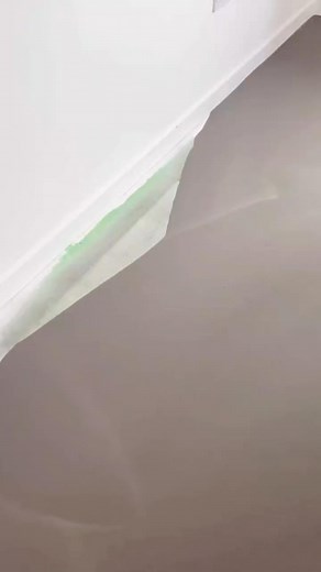 Flat as a pancake #flooring #satisfying #skilledtrades #oddlysatisfying #selfleveling #tradie #foryou #reelsfb #fyp #reelsvideo #reels #fypシ゚ #viral | Leo Glover