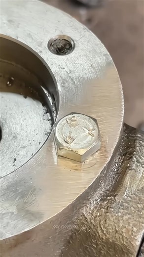 Aina on Instagram: "Machinist Skills in Action ⚙️🛠️🔩✨ #MetalWork #Machinist #Engineering #DIY #Precision"