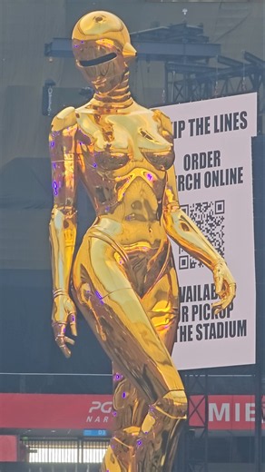 12-Meter Golden Robot at The Weeknd's Concert at PGE Narodowy in Warsaw, Poland 🇵🇱