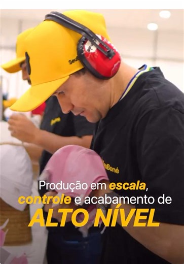 Quem entende de marca sabe reconhecer padrão de produção. Não é só sobre volume, é sobre processo, controle e acabamento em cada detalhe. É sobre capricho! A SeuBoné opera com estrutura, método e escala porque produzir para marcas fortes exige mais do que boa intenção, exige fábrica preparada. Se a sua marca quer subir o nível do que entrega, produza onde as grandes produzem. Fale com a SeuBoné no link da bio. #SeuBoné