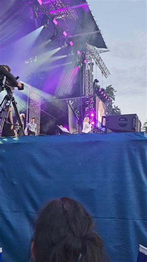 Patsy Gallant La Fête nationale du Québec à Montréal 💙⚜️ Oh, sugar daddy... Ma vie commence avec toi... La-la-la-la-la-la... 🎶 | Vivons le moment présent