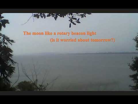 【Music blog】The moon like a rotary beacon light (is it worried about tomorrow?)