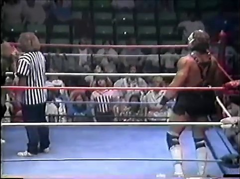 Lord Humongous vs. "Wildcat" Wendell Cooley (w/Alan Martin as referee) CWF 1988