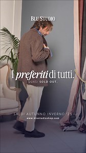 CONTINUANO I SALDI: fino al -65% sulla collezione Autunno Inverno! In un'epoca di moda veloce e impersonale, scegliere Blu Studio significa rallentare e apprezzare ciò che conta davvero: la maestria delle mani artigiane, la carezza dei tessuti campani, la storia dietro ogni cucitura. La nostra sartoria napoletana non crea semplici abiti, ma strumenti per esprimere la tua versione più elegante e sicura. Perché quando indossi qualcosa fatto con amore e tradizione, non cambi solo il tuo look. Cambi