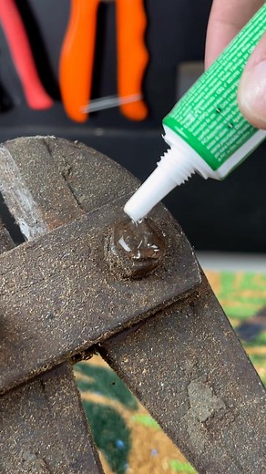 He Fought Rust and Won Using Only Physics #RustRemoval #PhysicsHack #SmartFix | Smart DIY