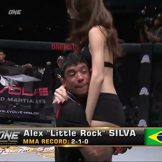 ring girls UFC MMA
