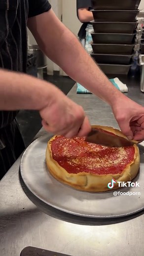 How to Make Authentic Chicago Deep Dish Pizza
