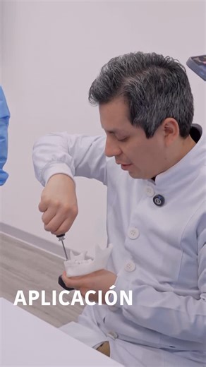 Braulio Caro Norabuena on Instagram: "Así fue nuestro curso de Minitornillos: el paso a paso 🦷✨ Un curso pensado para empezar desde cero, sin presión y sin saltarse pasos 🤍 Este fue nuestra edición pasada y en cada edición pasa lo mismo: colegas que llegan con dudas, miedo o inseguridad 😅 y se van sabiendo exactamente cómo instalar un minitornillo 💪🦷 Gracias a todos los que confiaron 🙌✨ 👨‍⚕️ Braulio Caro – Ortodoncista #ortodoncia #minitornillos"