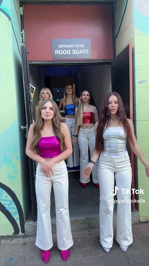 💚💙 @mariamstar1 @emily.dobson @jordynnehahn @annakatedooley | ellie and piper