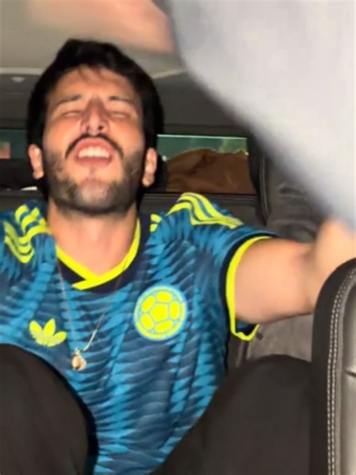 👀 Sebastián Yatra celebra el Mundial cantando 'Superestrella', la canción que su ex, Aitana, dedica a Plex, y arden las redes 🔥. El cantante ha causado furor al entonar el célebre 🎶 tema de su expareja con la que mantuvo una relación de un año y medio. #sebatianyatra #aitana #superestrella
