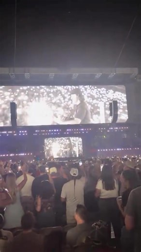 The entire country is praying🙏🏼🙏🏼🙏🏼 Morgan Wallen just paid tribute to Charlie and Erika: "I just wanted to let Erika Kirk know that me and my family are sending prayers her way.” | Graham Allen