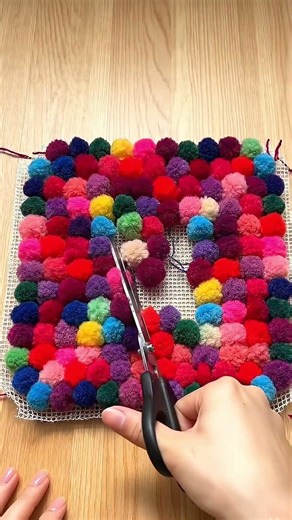 Pom-Pom Mini Rug DIY