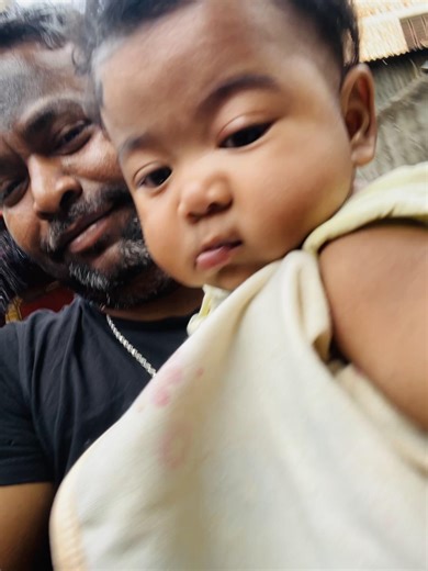 Baba tmk onk valobashi🥹kopal gun a Tmr moto ak jon bap paise.soto bela thika Amn vabe boro korso je chawar agei sob paise kono Kisu r komti rakho nai❤️‍🩹Amr kono issa e tmi bad rakho nai ekhn o ja chai tmi setai age age deo🥺kintu tmk je koto ta valobashi seita samne thika bolte pari nah😅tmi Amre sob smy sayar moto deikha rakho Amr bot gas Amr baba ami tmk onk valobashi😭❤️‍🩹🫶