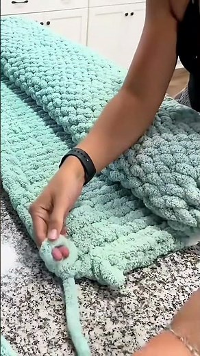 Easiest Way to Finish Your Chunky Yarn Blanket!