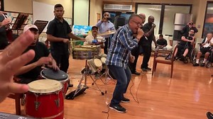 Salsa pa’ lo Veteranos en su hospital en PR! Alex D’Castro, Pablito “El Indio” Rosario en la campana, el jovencito Wito Arenas en el timbal y la Orquesta del Rey siempre apoyando estos eventos pa’ bendecir! 💪🏽 | Richie Ray