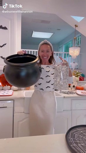 DIY Spooky Cauldron for Halloween Decorations
