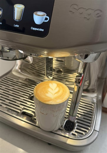 These ceramic cups we got for Marrakesh are perfect for an afternoon coffee 👌🏽 #latteartpractice #flatwhite #afternooncoffee #baristadaily #coffeecup