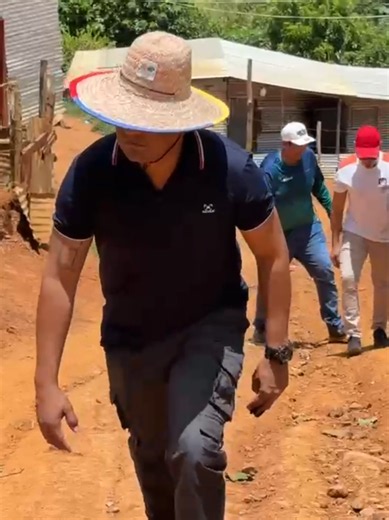 Equipo de Comunicación de la Tata sube cerros en El Callao