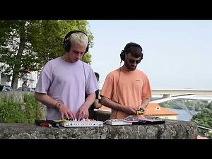 100% USB powered outdoor summer rig: Korg Volcas, Arturia Microfreak and TE Pocket Operator.