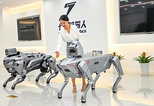 China desvela robots cuadrúpedos resistentes a explosiones en Chongqing