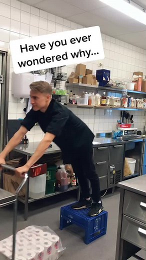 ”Just a minute Sir, we’re filming a tiktok” 🎥 (jk.. we didn’t have time to film today so we made a bloopers video 🤩) #foryou #fyp #chef #bloopers