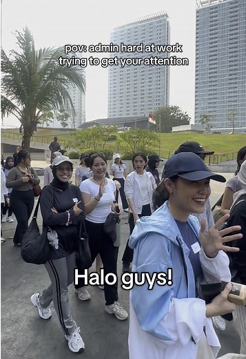 Admin 2 trying his absolute best to get everyone on cam 😭👋🏼