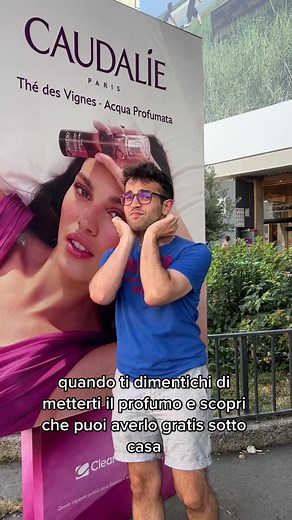 A Milano si trova di tutto, anche il profumo gratis 🔥 Questo è davanti la metro di Moscova #MilanodaScrocco #Milano #profumo #gratis #beauty