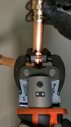 Gas water heater & recirc pump 💦 Installing a new 50 gallon natural gas water heater and hot water recirc pump for a client on copper pipe #plumbing #plumber #diy #fyp #reels #homerepair #plumbingrepair #foryou #plomero #handyman | The Plumberlorian