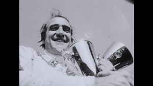 La prima grande vittoria di Clay Regazzoni fu a Monza il 6 settembre di 48 anni fa. Ecco quali erano alcuni dei pensieri del pilota ticinese durante le gare 🏁 Qui trovate il dossier: https://www.rsi.ch/play/tv/programma/dossier-clay-regazzoni-vita-di-un-campione?id=9278899&station=rete-uno #RSILatuastoria | RSI Archivi