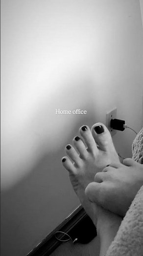 Home Office Bare Foot ASMR : Wiggling Toes (Black & White)