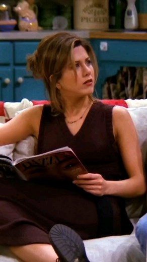 F.R.I.E.N.D.S Best Scenes 🔥 on Instagram: "👉Follow @friendsseriesclub1994 for more daily content😇 - Credit: @friendsviids - ➖➖➖➖➖➖➖➖➖➖➖➖➖➖ . 👥Tag your friends.👥 . ➖➖➖➖➖➖➖➖➖➖➖➖➖➖ . #friends #friendstvshow #90s #90sfashion #monicageller #rachelgreen #joeytribbiani #chandlerbing #rossgeller #phoebebuffay #jenniferaniston #courteneycox #matthewperry #mattleblanc #lisakudrow #davidshwimmer"