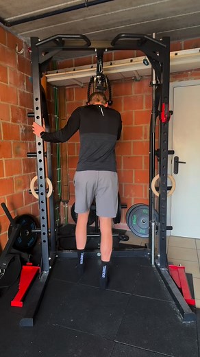 Stop neglecting your calves ↓ Your calves work with every single step for the entire duration of your run. Yet most runners: - Bounce through reps with zero control - Only do straight-leg calf raises (missing the soleus) - Treat them as an “extra” (they’re NOT an accessory) Here’s what you need to know: Your calves have 2 main muscles: - Gastrocnemius (gastroc) = speed & power during push-off - Soleus = endurance workhorse for longer distances How to train them strategically: ✅ Straight-leg calf
