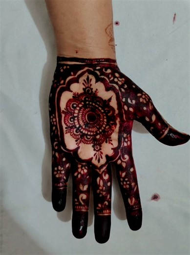 Stunning Aesthetic Cone Injection Mehendi Designs