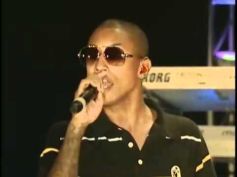 Pharrell - That Girl ft. Snoop Dogg live