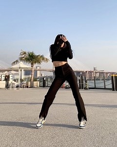 @fernwang on Instagram: "Mood-Dok Choreography #fernwang #dance #chinesetiktok #tiktok #抖音 #舞蹈 #2NE1 #kpop #kpopdance"