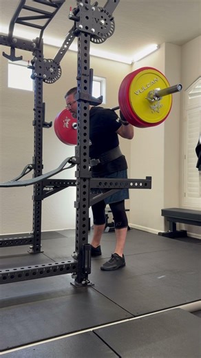 Squat 255 KG (562 lbs) x1 @8
