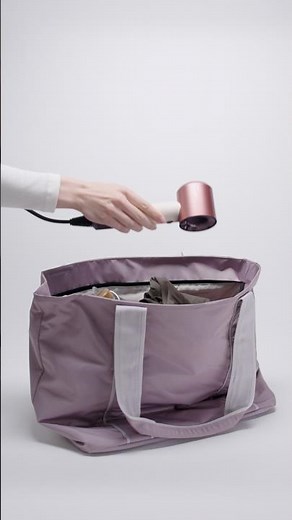 What's in our bag: the hair care essentials. ​
