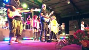 🎥🤩 Dernière chanson de #Kassav pour clore ce concert grandiose à Wallis🇼🇫🔥 🎶 Zouk la sé sèl médikaman nou ni 💃🏽🔥 [Video : Seilala Stéphanie Vili] | Wallis-et-Futuna la 1ère