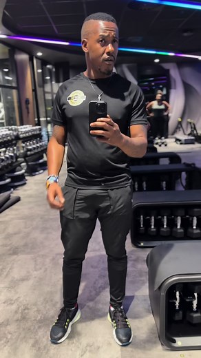 Fitness Selfie: Capturing Strength in the Gym