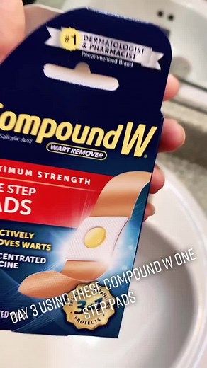 #removingwart #compoundw #just7$ #waitingonresults progress after 3 days 🤔#onesteppads that bandaid hurt to take off though 😩 !