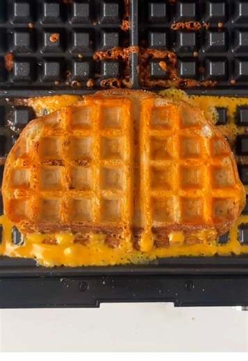 Will grilled cheese waffle? Stamp the follow button to join the grid gang, then let me know what I should waffle next. STAMP Score: 9.1 Structure (did it hold) - 7.5 Taste - 10 Aesthetic (does it look like a waffle) - 8 Mouthfeel (texture) - 10 Payoff (was it worth waffling?) - 10