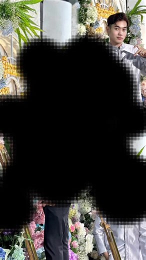 Floral Arrangement Video: Captivating Indoor Display